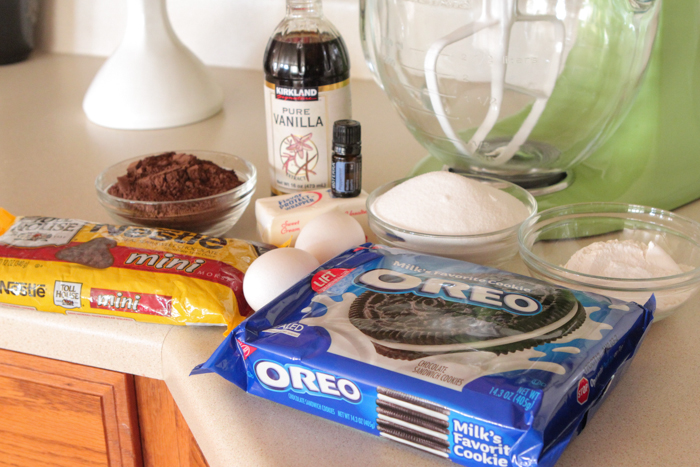 Peppermint Oreo Chocolate Chip Brownies-1