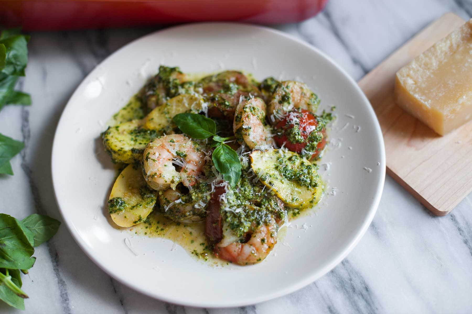 Pesto De Camarones Al Horno Con Calabaza Y Tomates # 30MinuteMondays | acalculatedwhisk.com