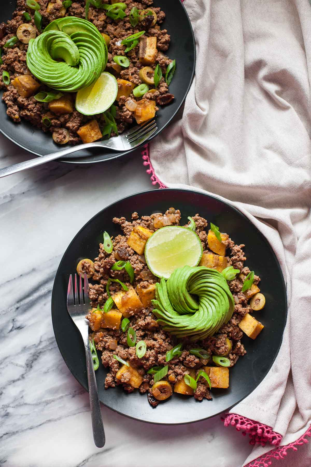 Picadillo con plátanos de noches de pozo (Paleo, Whole30)