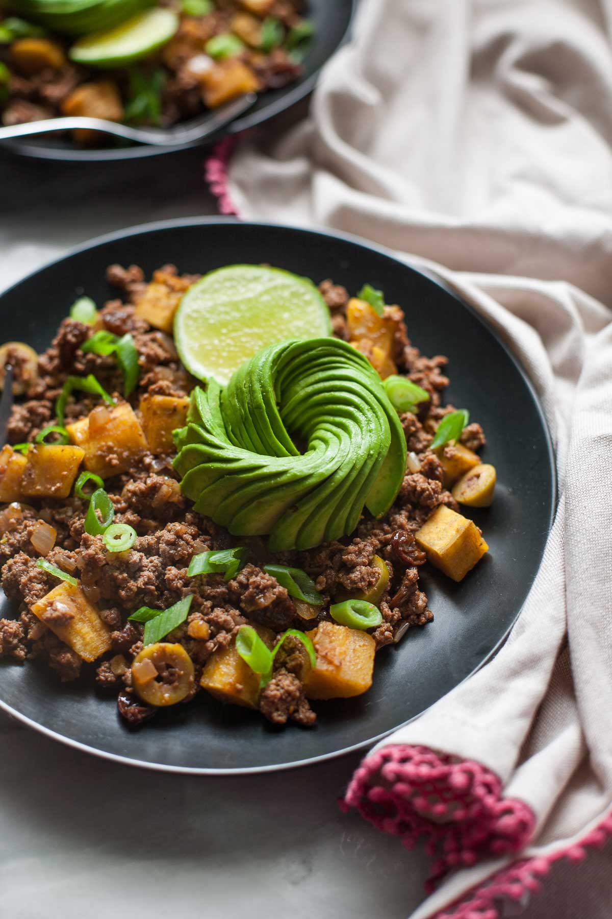 Picadillo con plátanos de noches de pozo (Paleo, Whole30)