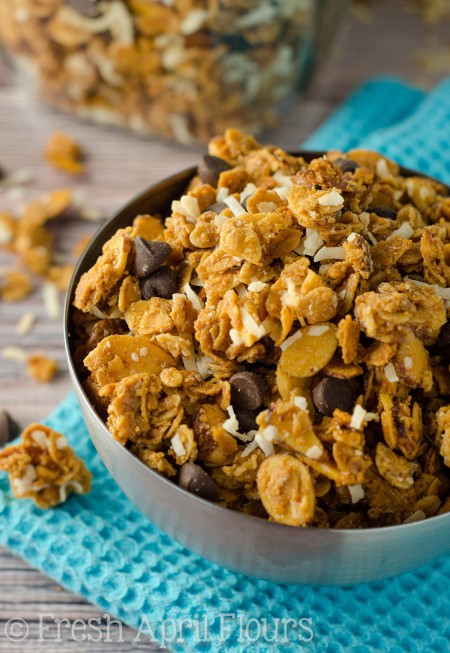 Almendra Joy Granola: Granola crujiente y saludable, llena de sabores de almendra, coco y chocolate.