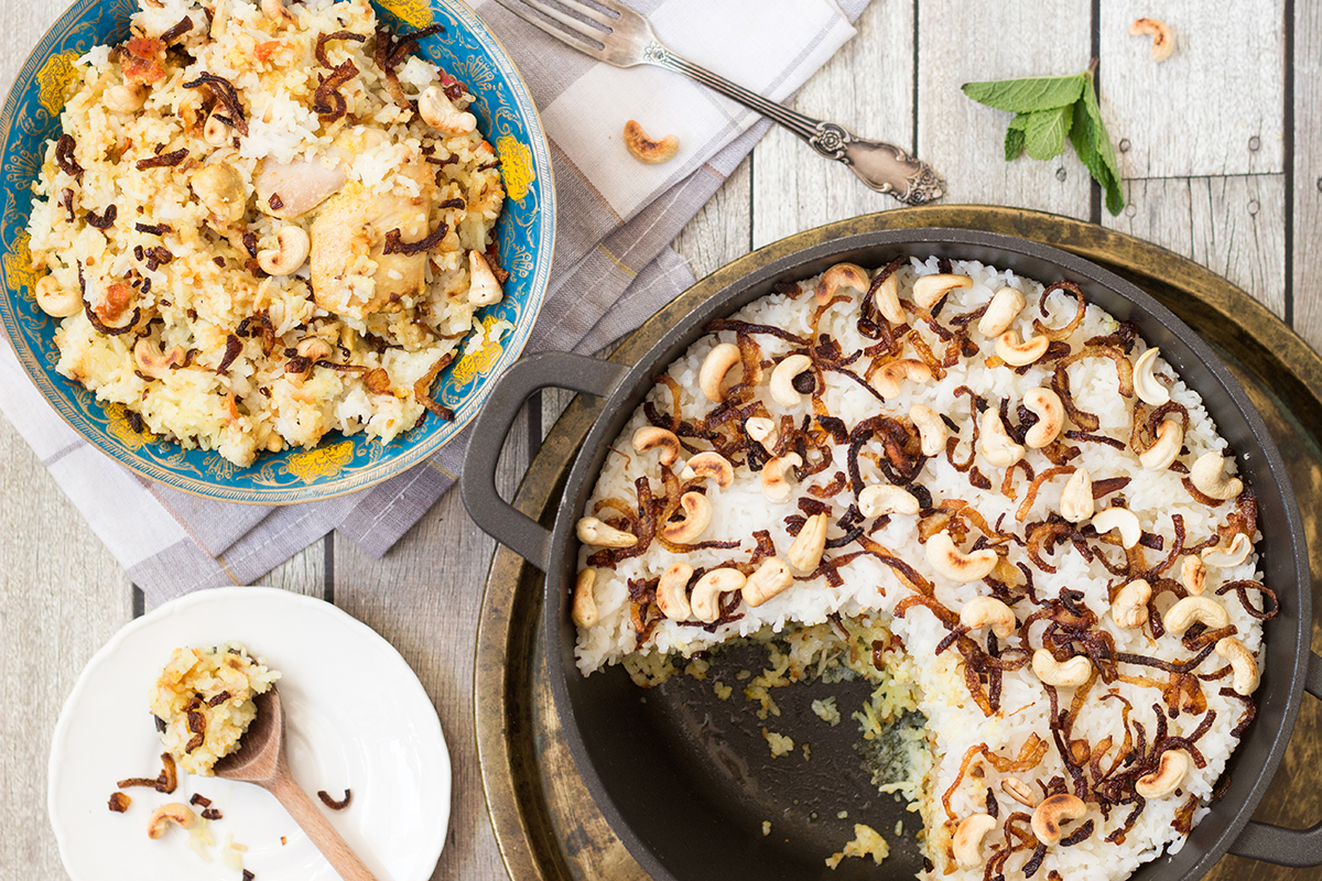 El pollo Biryani es uno de los platos indios más famosos. ¡La mezcla única de especias, arroz, carne y verduras te hará volar la mente! | cocinartheglobe.com