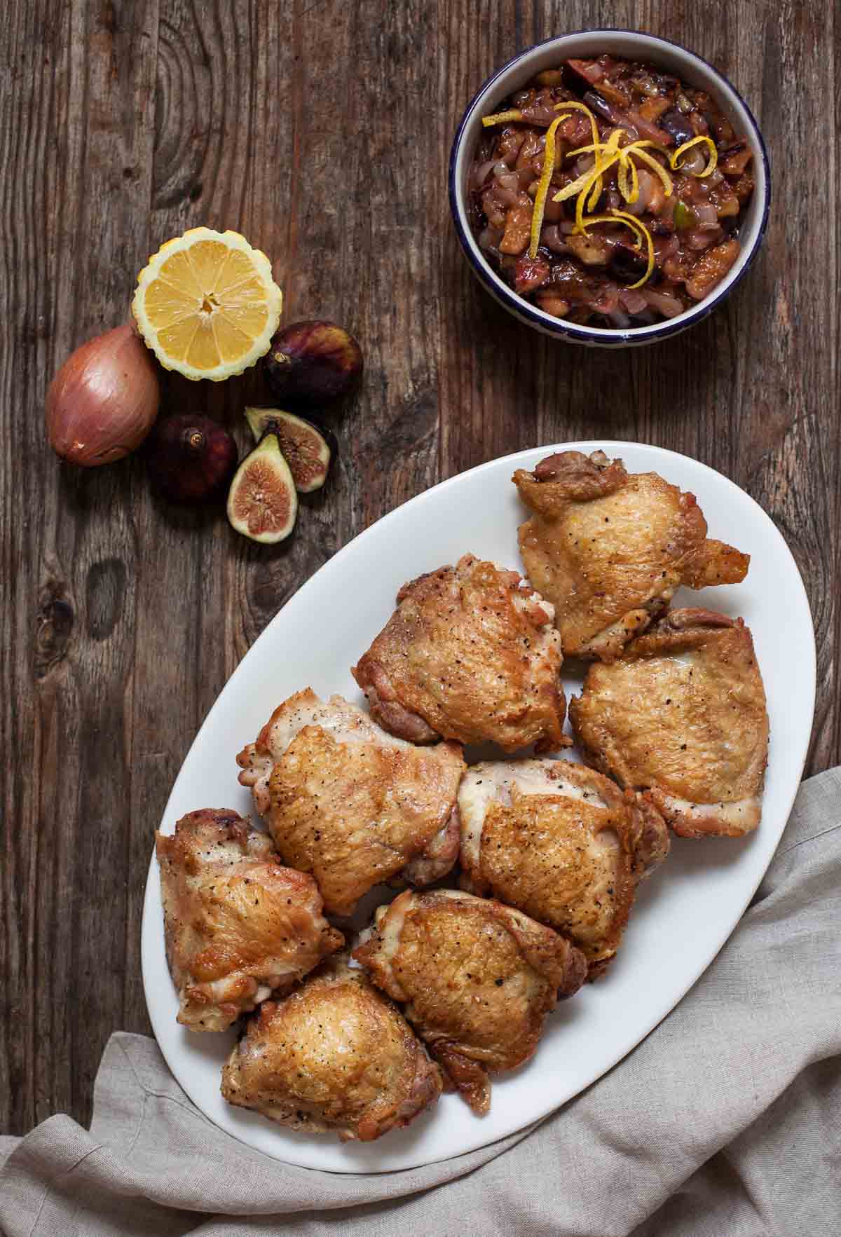 Pollo Crujiente Con Compota De Higo Y Chalota | acalculatedwhisk.com Una cena paleo simple pero gourmet, perfecta para un Whole30 o en cualquier momento. @beckywink