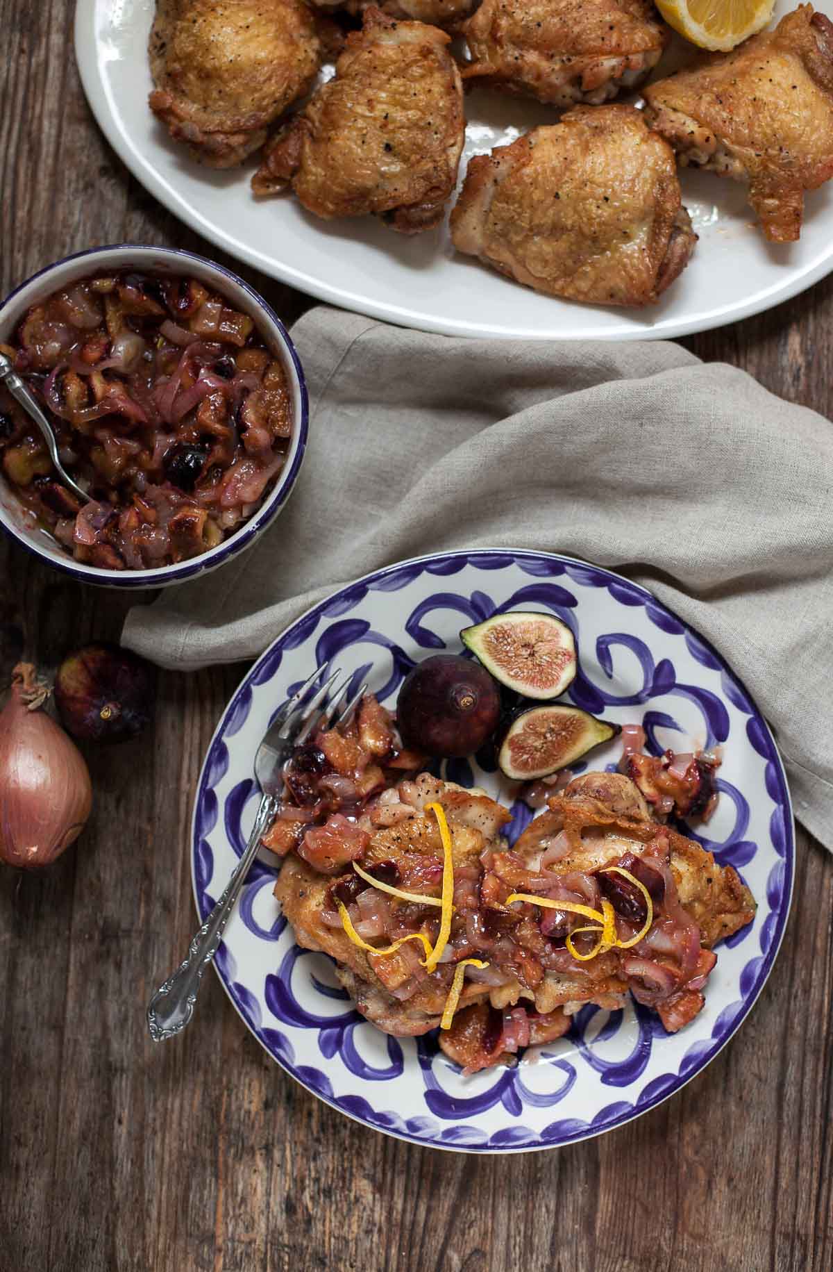 Pollo Crujiente Con Compota De Higo Y Chalota | acalculatedwhisk.com Una cena paleo simple pero gourmet, perfecta para un Whole30 o en cualquier momento. @beckywink
