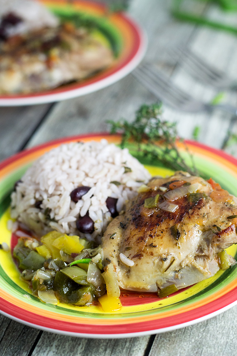 ¡Este pollo estofado de Jamaica traerá el Caribe a tu hogar! | cocinartheglobe.com