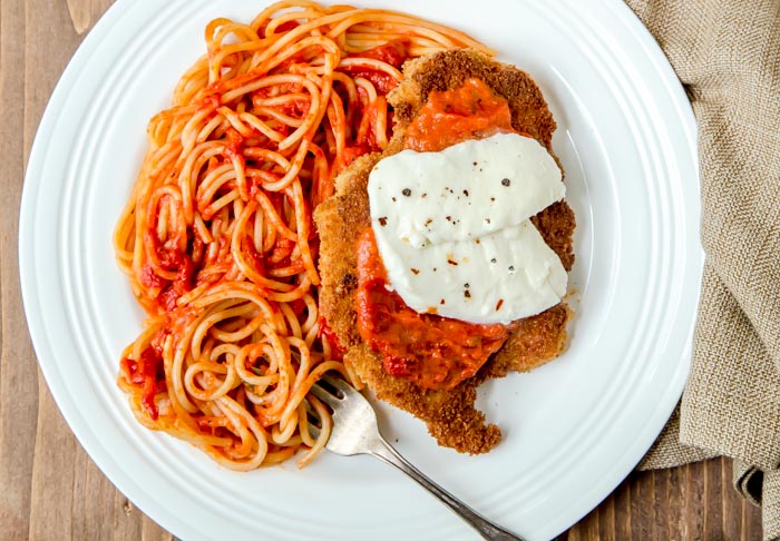 Romantic pero fácil Chicken Parm para dos @dessertfortwo