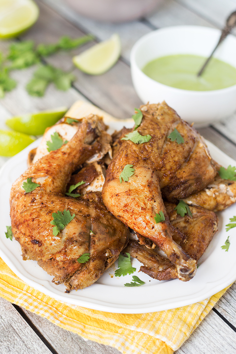 ¡Este pollo peruano con una salsa verde peruana tradicional está destinado a convertirse en una de sus recetas favoritas de pollo!