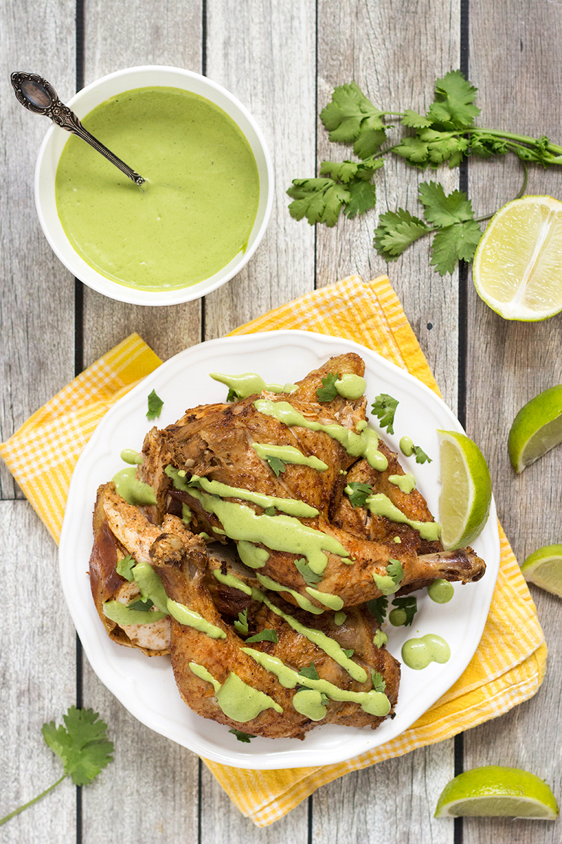 ¡Este pollo peruano con una salsa verde peruana tradicional está destinado a convertirse en una de sus recetas favoritas de pollo!