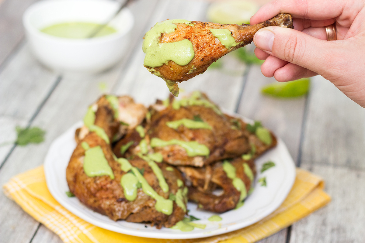 ¡Este pollo peruano con una salsa verde peruana tradicional está destinado a convertirse en una de sus recetas favoritas de pollo!