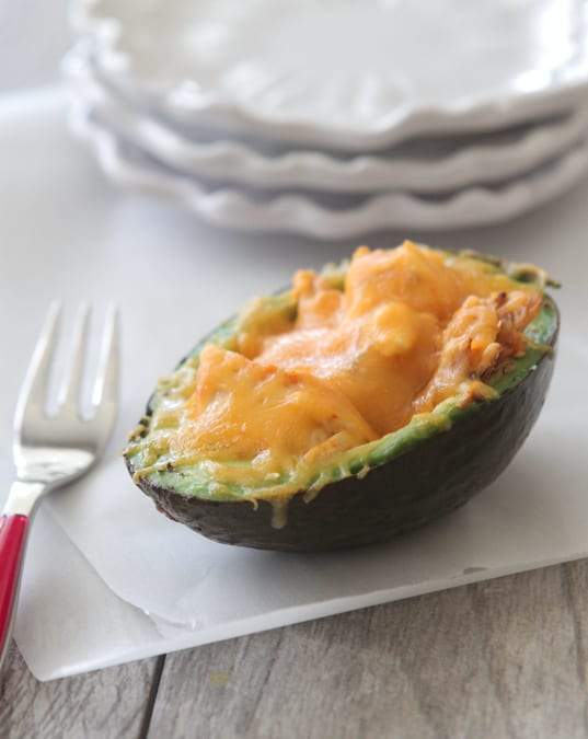 Picante de pollo con queso y aguacate al horno