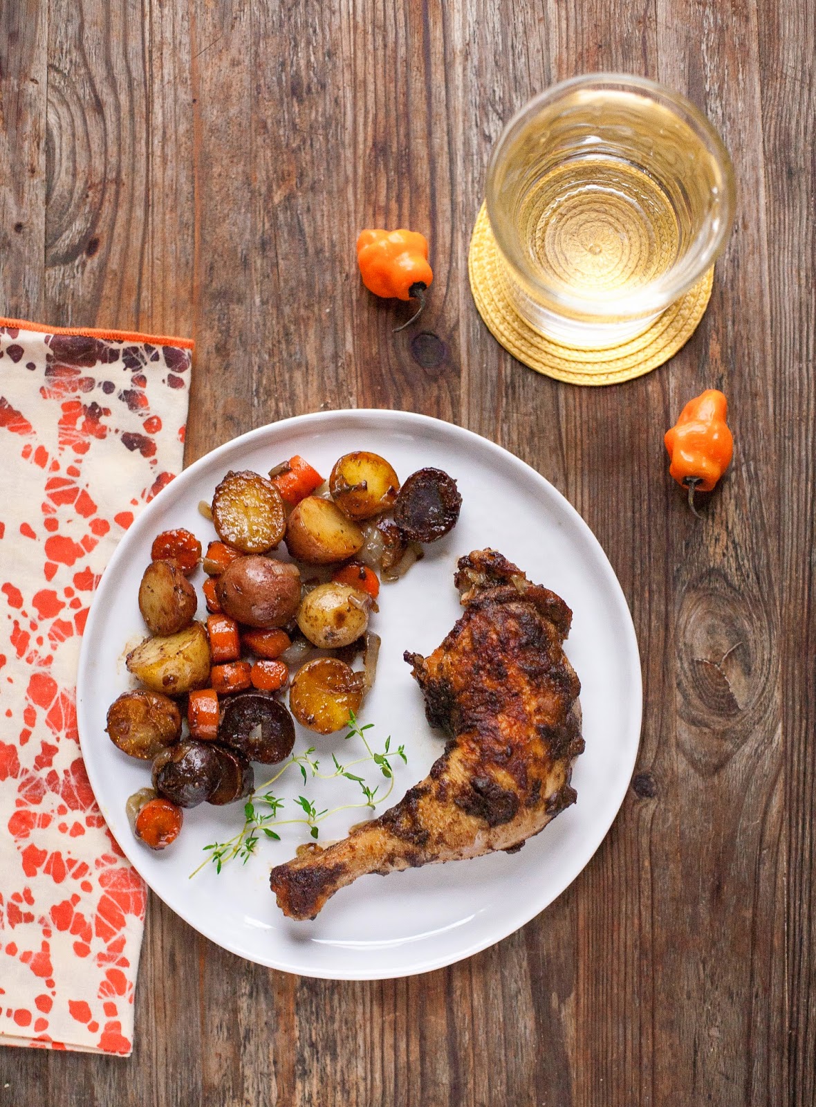 Pollo Jerk Asado Con Zanahorias Y Patatas (Sin Gluten, Paleo, Entero30) | acalculatedwhisk.com