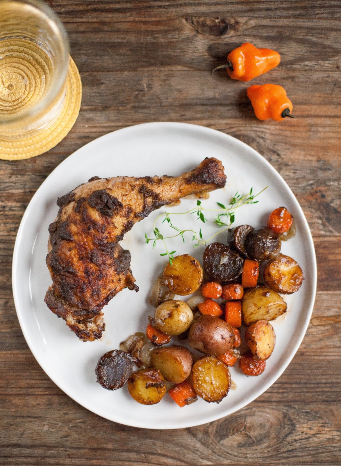 Pollo Jerk Asado Con Zanahorias Y Patatas (Sin Gluten, Paleo, Entero30) | acalculatedwhisk.com