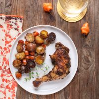 Pollo Tostado Asado Con Zanahorias Y Patatas