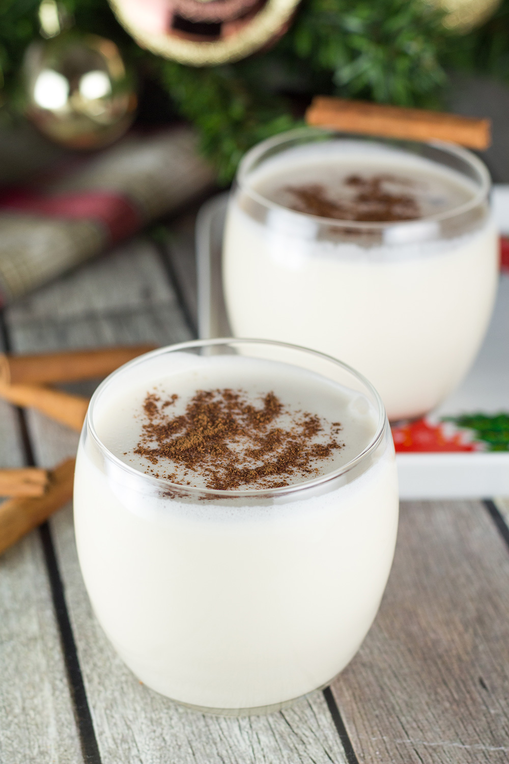 Aprende a hacer Coquito (Ponche de Puerto Rico) en casa y haz que tu Navidad o cualquier otra fiesta sea inolvidable. Rico, cremoso, borracho! | cocinartheglobe.com