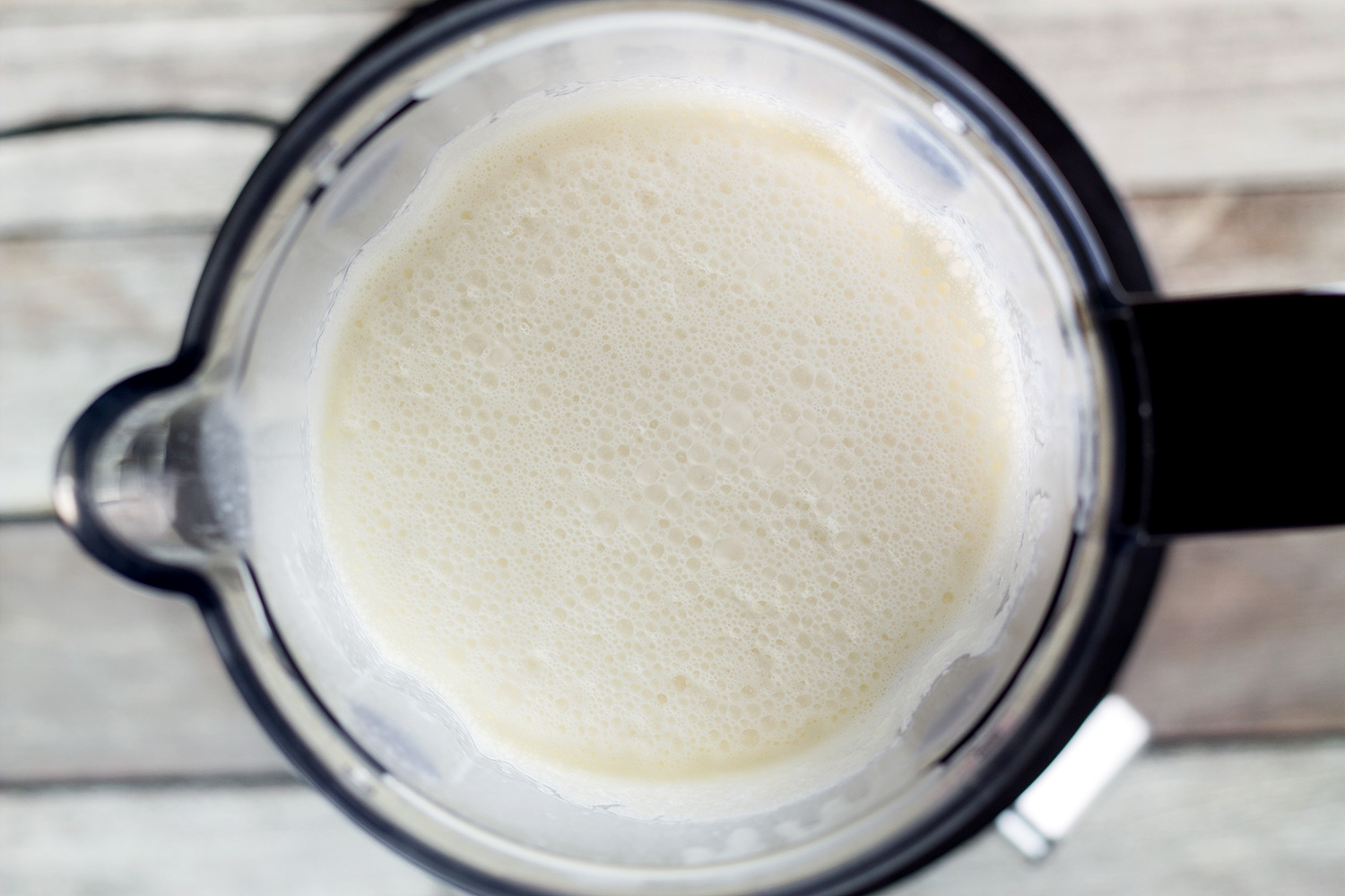 Aprende a hacer Coquito (Ponche de Puerto Rico) en casa y haz que tu Navidad o cualquier otra fiesta sea inolvidable. Rico, cremoso, borracho! | cocinartheglobe.com