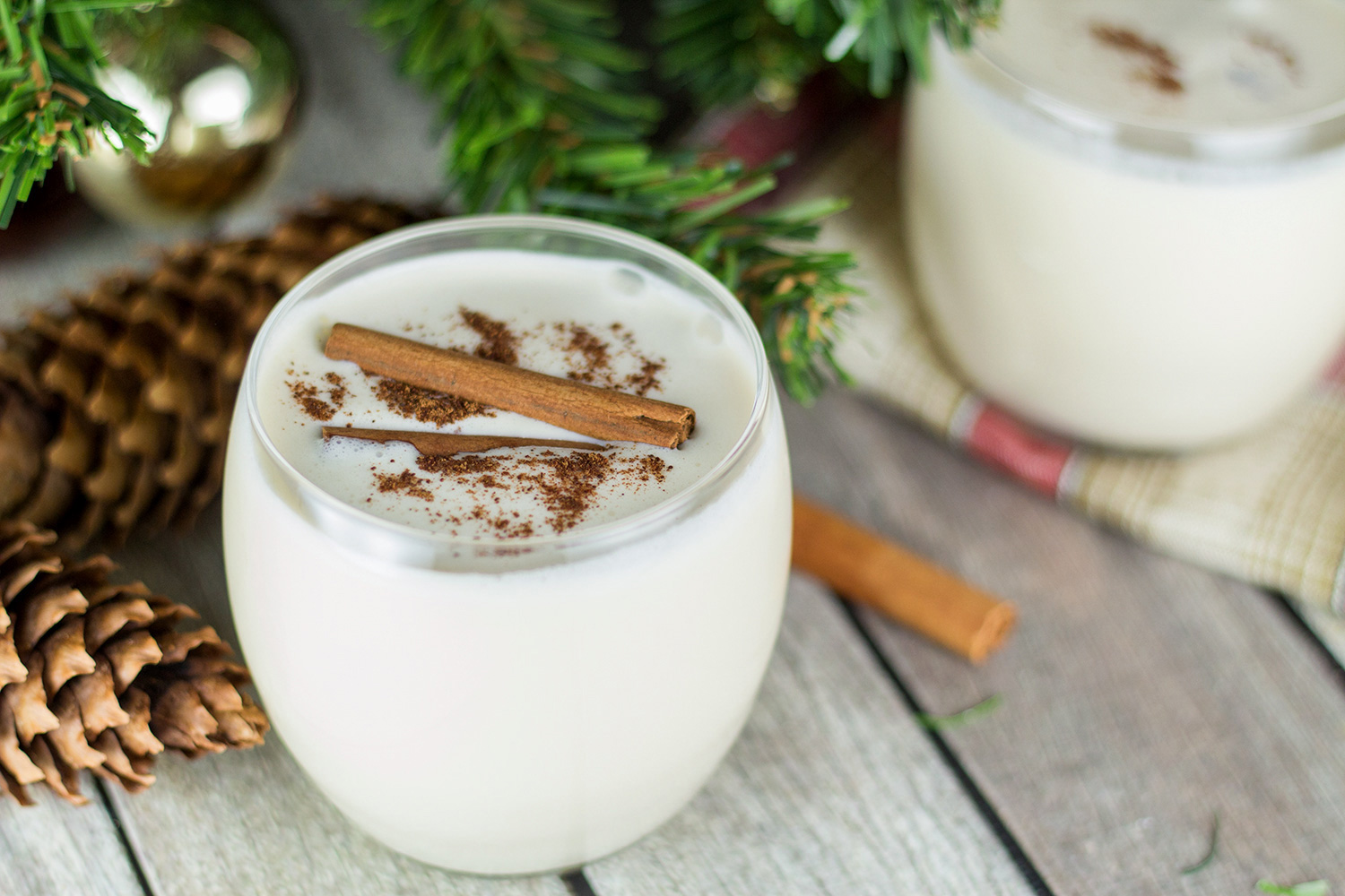 Aprende a hacer Coquito (Ponche de Puerto Rico) en casa y haz que tu Navidad o cualquier otra fiesta sea inolvidable. Rico, cremoso, borracho! | cocinartheglobe.com