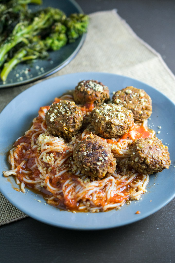 ¡21 recetas sobresalientes de fideos Shirataki para disfrutar de esta pasta sin calorías de cero calorías de Japón! #glutenfree #paleo #keto #lowcarb | cocinartheglobe.com