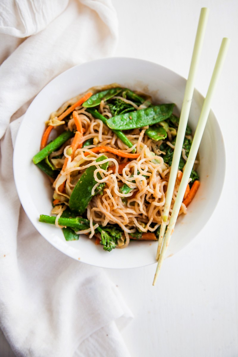 ¡21 recetas sobresalientes de fideos Shirataki para disfrutar de esta pasta sin calorías de cero calorías de Japón! #glutenfree #paleo #keto #lowcarb | cocinartheglobe.com