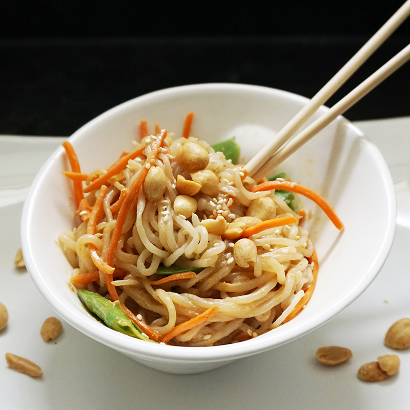 ¡21 recetas sobresalientes de fideos Shirataki para disfrutar de esta pasta sin calorías de cero calorías de Japón! #glutenfree #paleo #keto #lowcarb | cocinartheglobe.com