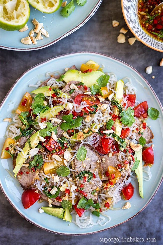 ¡21 recetas sobresalientes de fideos Shirataki para disfrutar de esta pasta sin calorías de cero calorías de Japón! #glutenfree #paleo #keto #lowcarb | cocinartheglobe.com