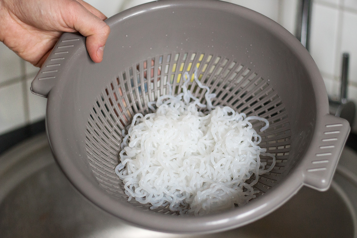 ¡21 recetas sobresalientes de fideos Shirataki para disfrutar de esta pasta sin calorías de cero calorías de Japón! #glutenfree #paleo #keto #lowcarb | cocinartheglobe.com