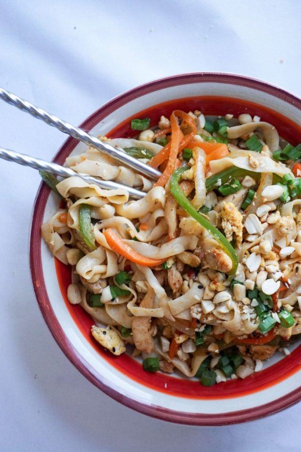 ¡21 recetas sobresalientes de fideos Shirataki para disfrutar de esta pasta sin calorías de cero calorías de Japón! #glutenfree #paleo #keto #lowcarb | cocinartheglobe.com