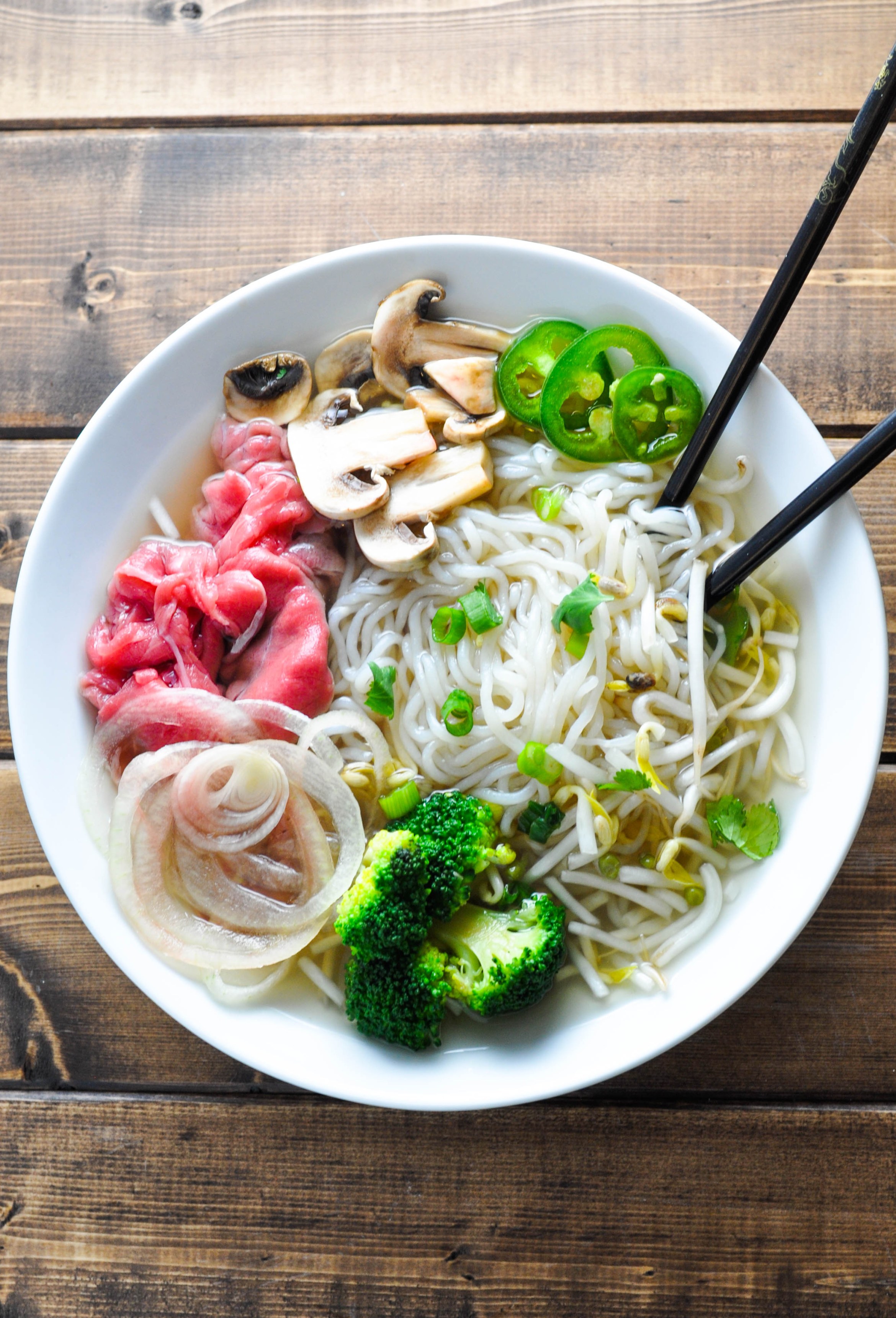 ¡21 recetas sobresalientes de fideos Shirataki para disfrutar de esta pasta sin calorías de cero calorías de Japón! #glutenfree #paleo #keto #lowcarb | cocinartheglobe.com