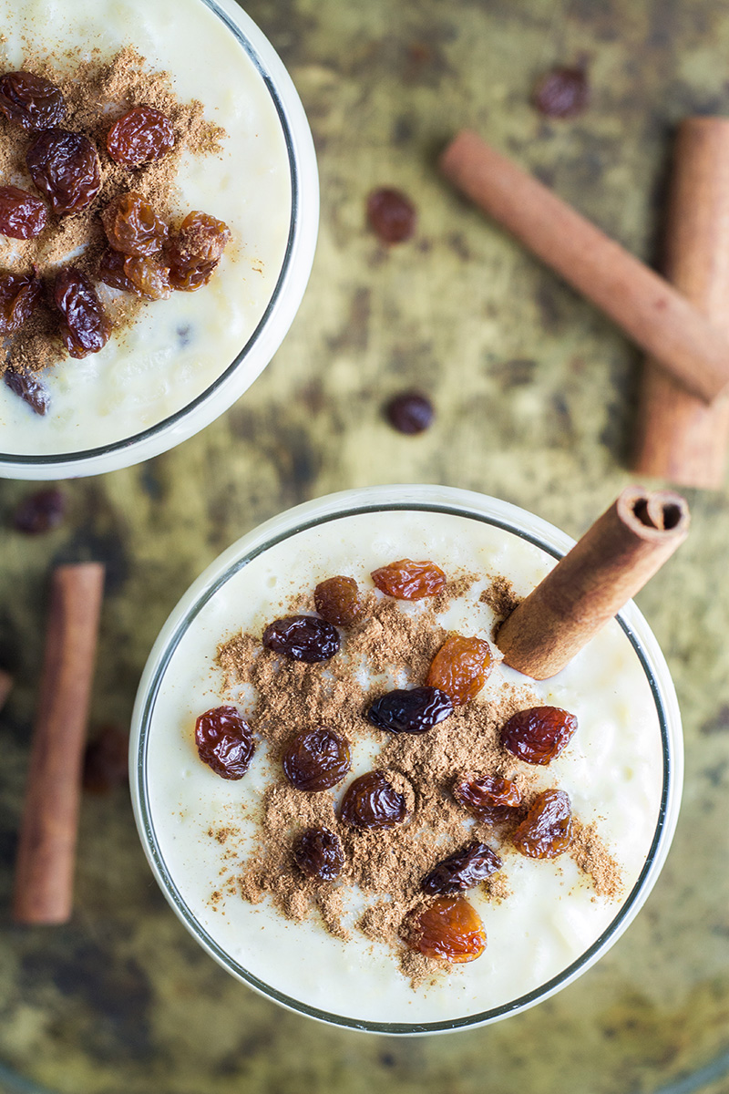 Este Arroz Con Leche Mexicano (Arroz Con Leche) es cremoso, dulce y fácil de hacer. Espolvoreado con canela y pasas! | cocinartheglobe.com