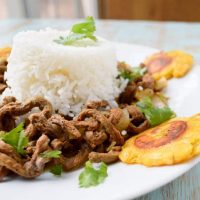 Puertorriqueño bistec encebollado