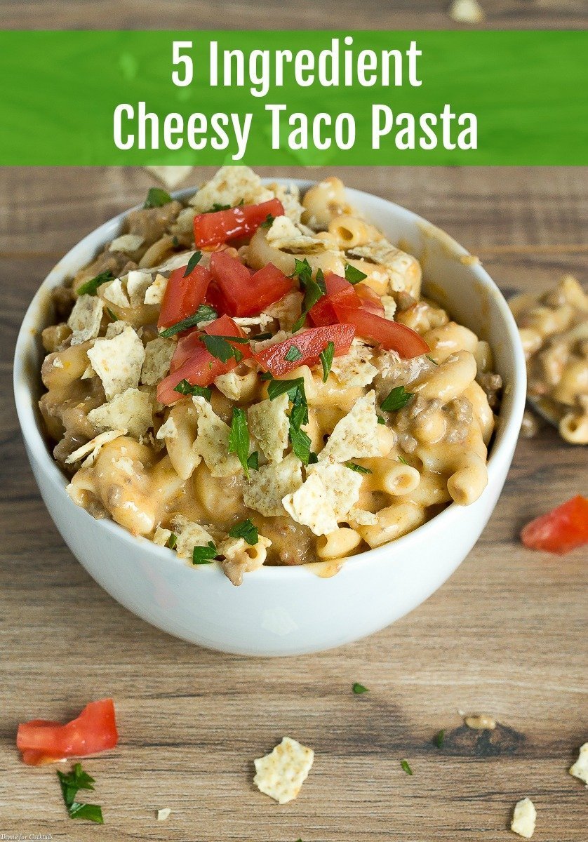 ¡Todos necesitamos satisfacer los antojos nocturnos! Un plato grande de esta receta de 5 Ingredientes de Pasta de Taco con Queso es todo lo que desea después de una salida nocturna y más.