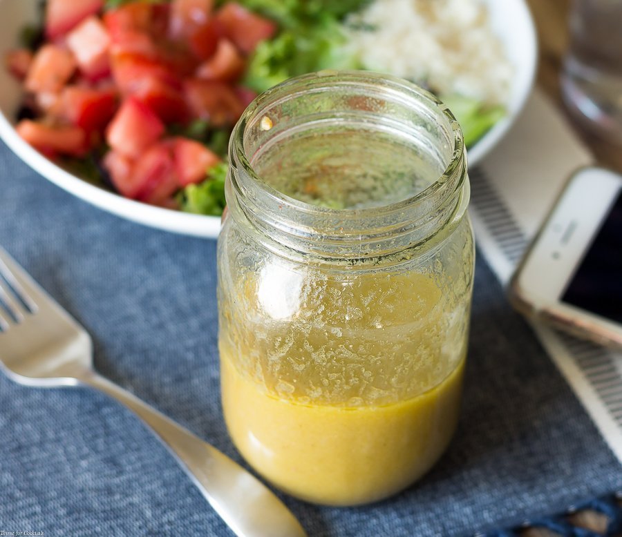 Esta semana haz un poco de autocuidado! Desintoxica con tu ensalada favorita con una receta de vinagreta de sidra de manzana cruda. Consigue tu cuerpo + mente fuera de un funk nublado.