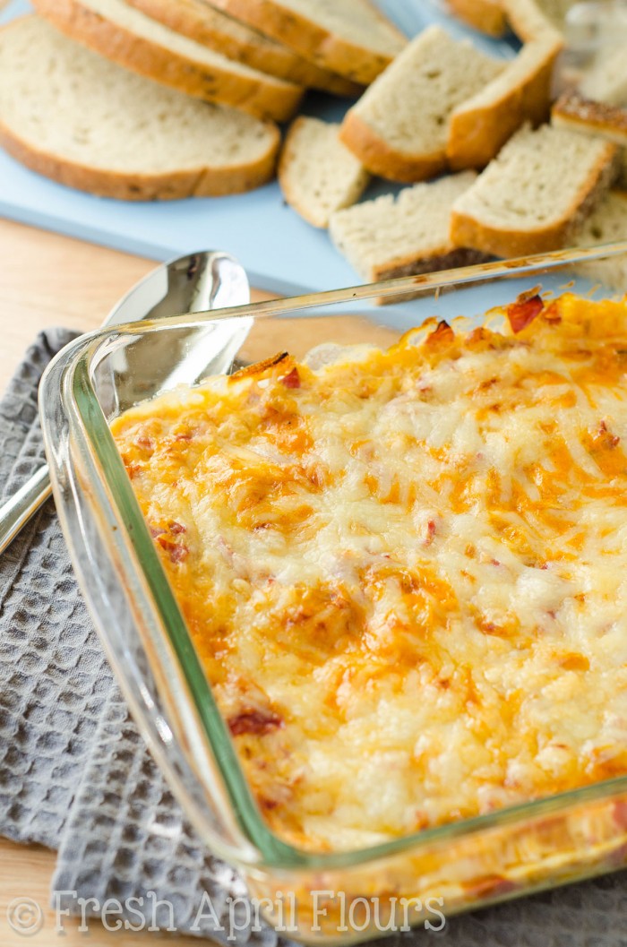 Reuben Dip: cargado con carne de res en conserva, chucrut, aderezo de Thousand Island y mucho queso, este chapuzón será su nueva forma favorita de disfrutar el sándwich clásico: ¡en forma de salsa!