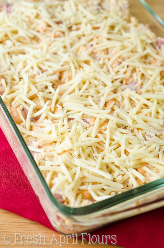 Reuben Dip: cargado con carne de res en conserva, chucrut, aderezo de Thousand Island y mucho queso, este chapuzón será su nueva forma favorita de disfrutar el sándwich clásico: ¡en forma de salsa!