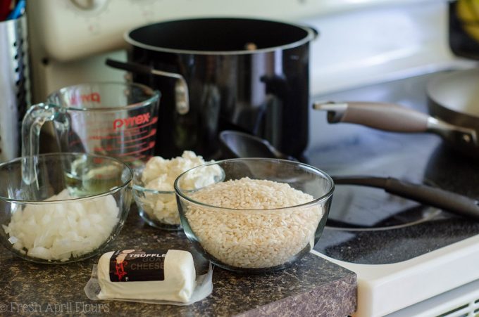 Risotto de queso de cabra con trufa: el risotto clásico obtiene un cambio de imagen con queso de cabra cremoso y notas de trufa terrosas.