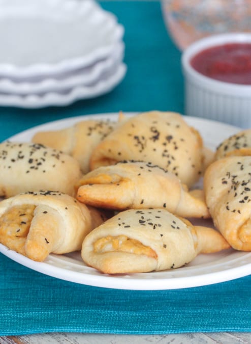 Rollitos de pizza de queso con salchichón y pizza