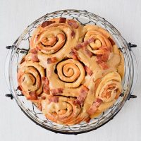 Rollitos De Canela Con Tocino De Arce