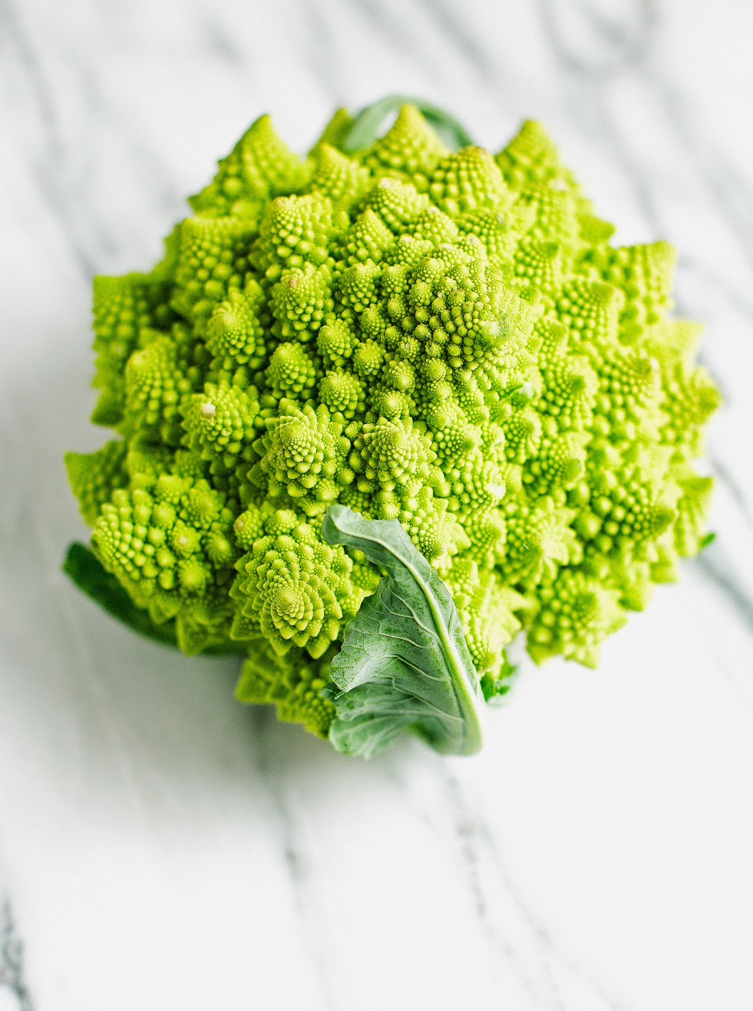 Romanesco Asado Con Salsa De Yogur Za'atar | acalculatedwhisk.com
