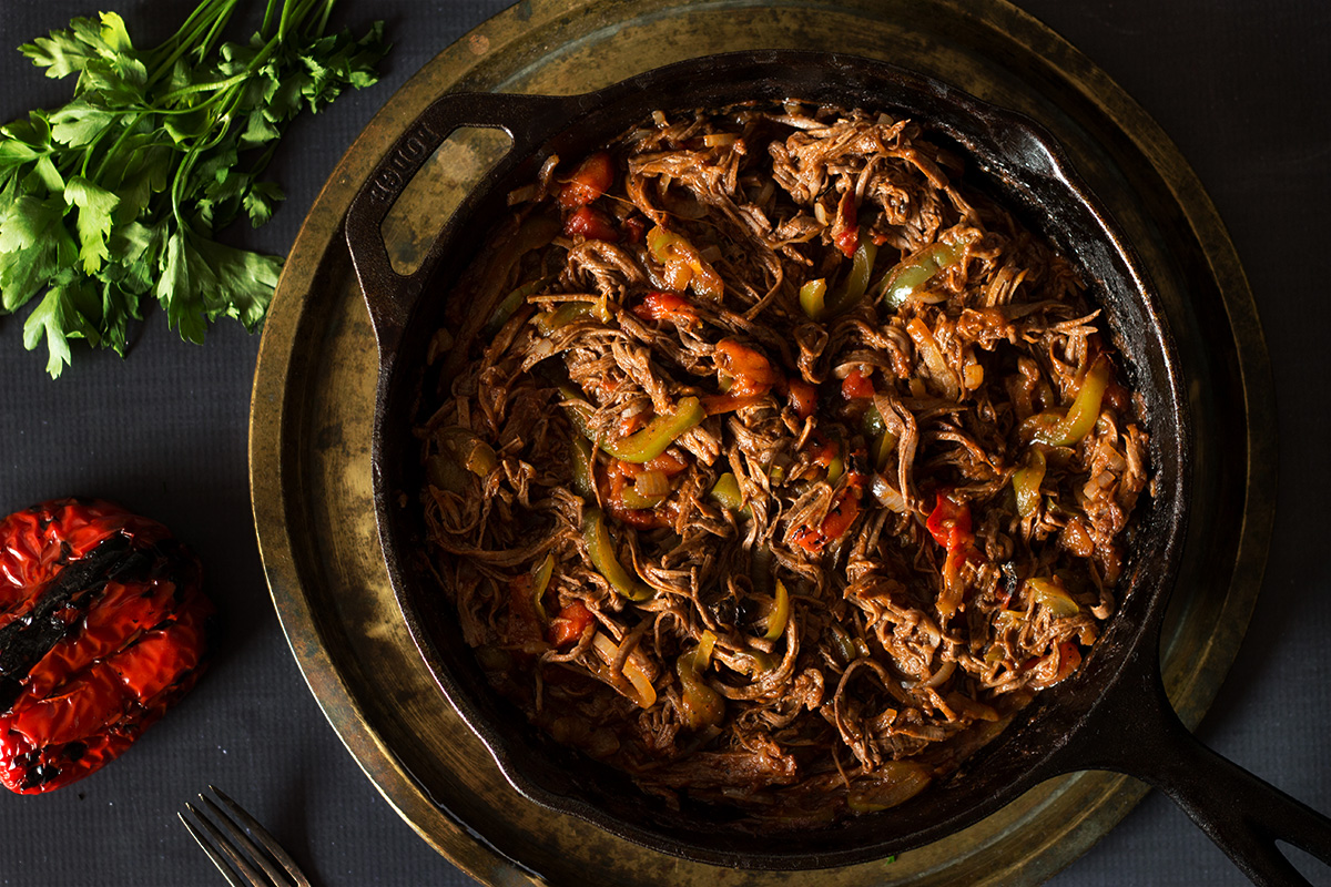Increíblemente sabrosa y auténtica receta de Ropa Vieja Cubana. Aroma caribeño en tu cocina! #cuba #beef | cocinartheglobe.com