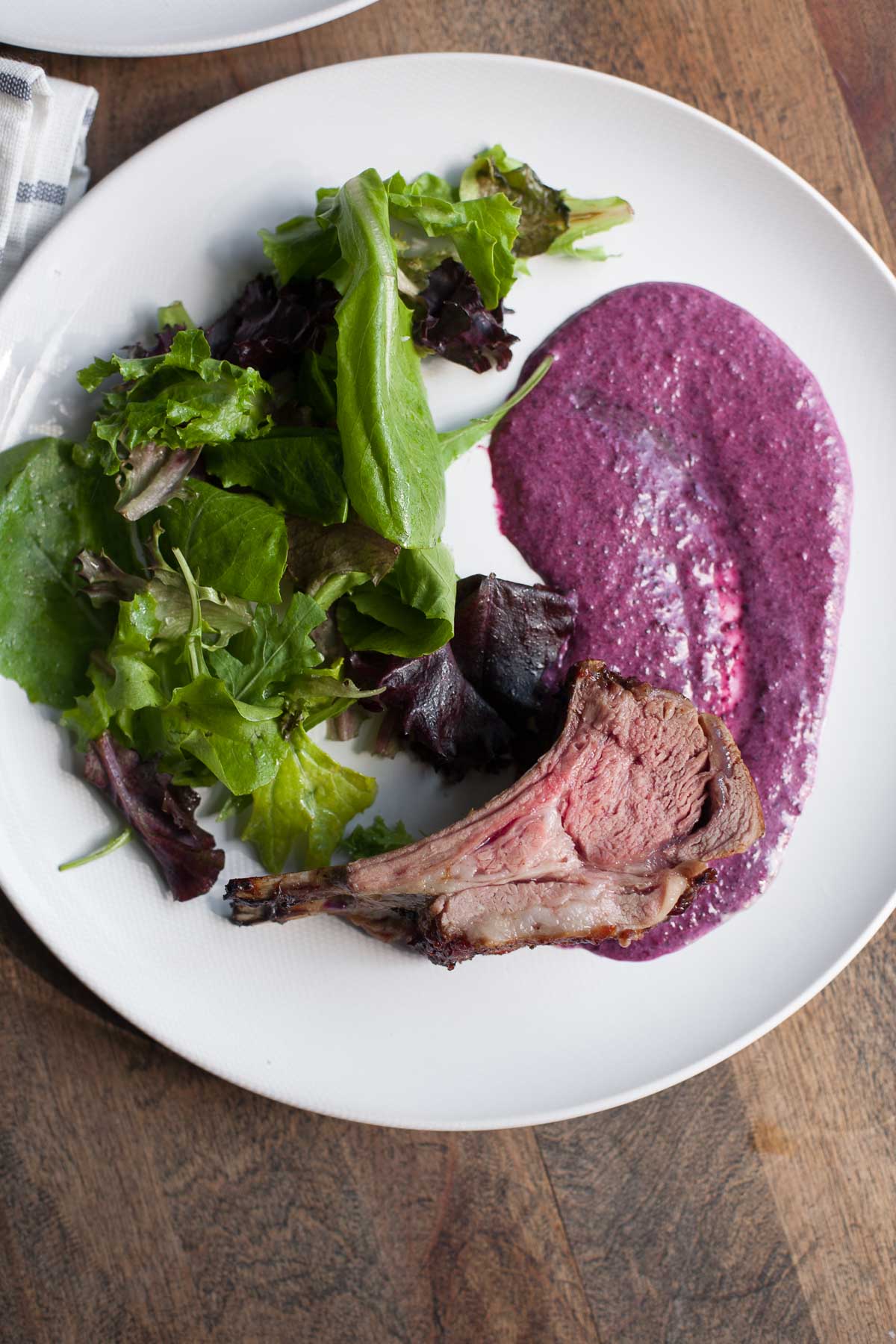 Rostizado De Cordero Asado Con Salsa De Arándanos