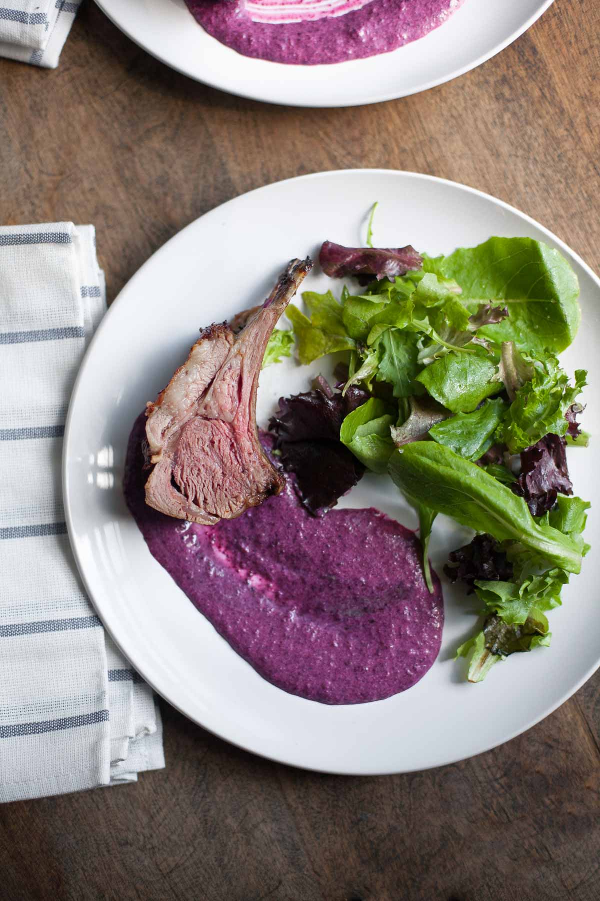 Rostizado De Cordero Asado Con Salsa De Arándanos