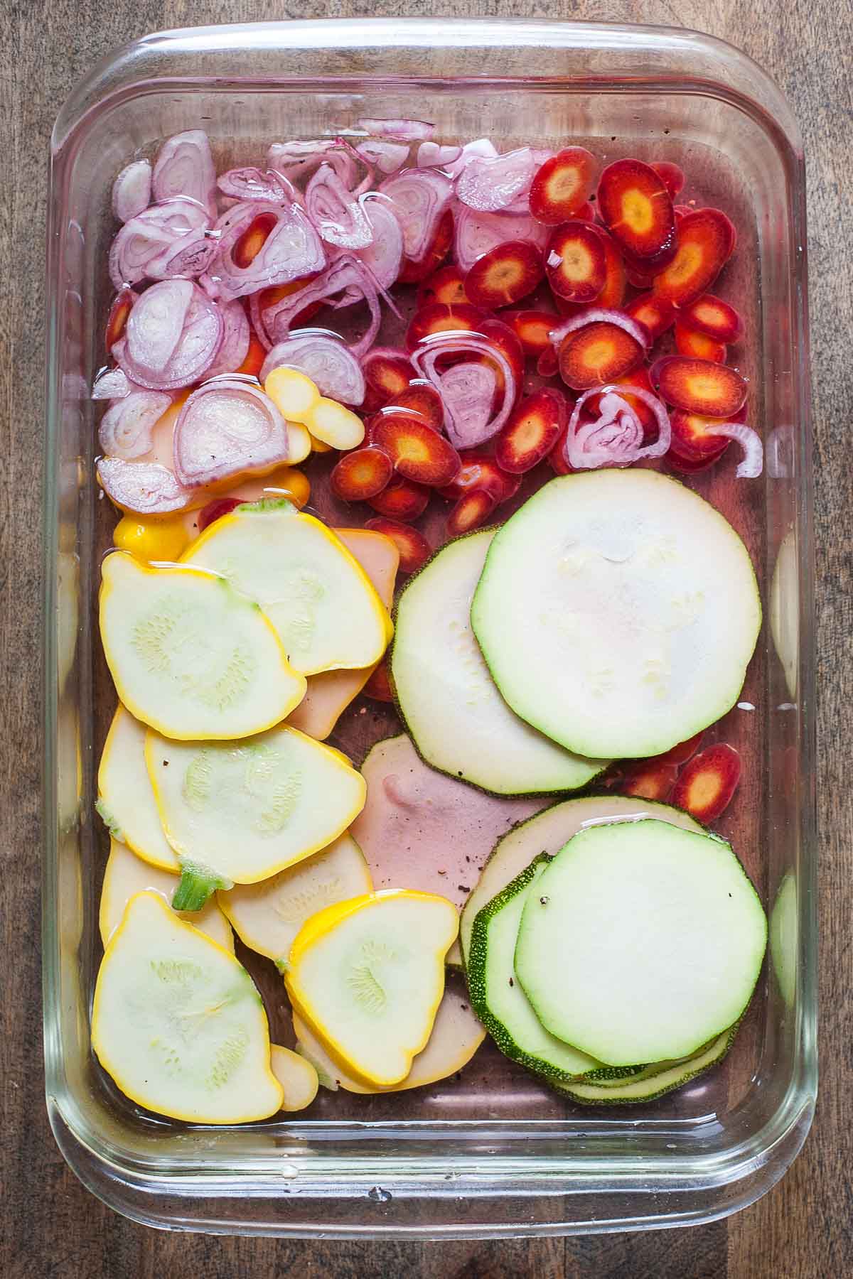 Salmón Caramelizado Con Aceite De Albahaca Chile Y Verduras En Escabeche # 30MinuteMondays | acalculatedwhisk.com 