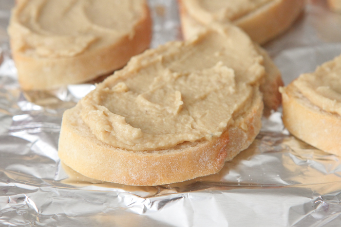 Salsa De Pollo Asado Y Hummus Bruschetta-9