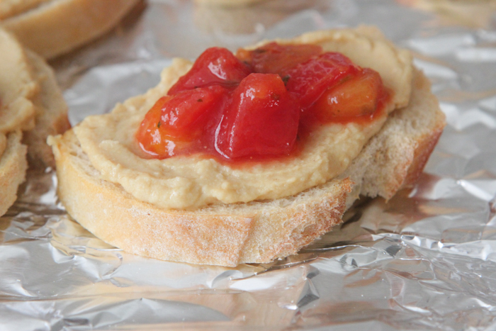 Salsa De Pollo Asado Y Hummus Bruschetta-12