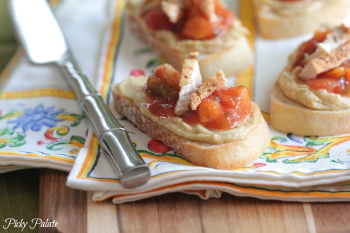 Salsa Y Hummus De Pollo Asado Bruschetta-16t