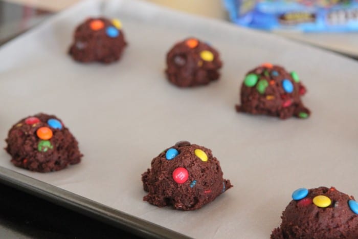 Sándwiches de galletas de helado de chocolate M y M