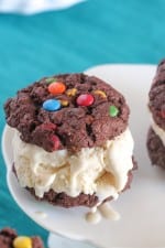 Sándwiches de galletas de helado de chocolate M y M