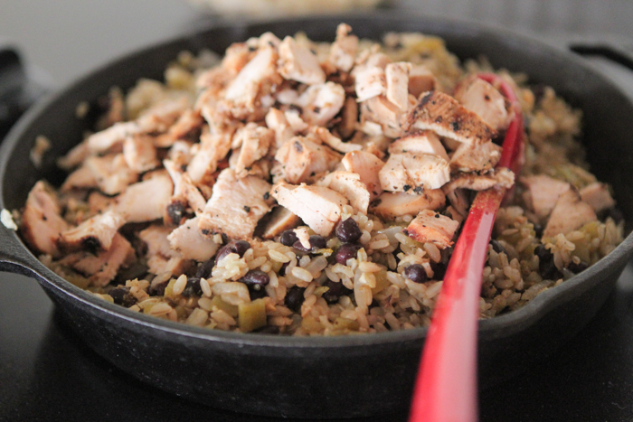 Sartén De Pollo Y Arroz Negro Con Chili Verde 8