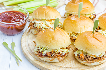Slider de pollo a la barbacoa de cocina lenta | 31Daily.com