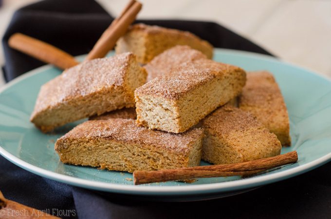 Snickerdoodle Biscotti: bizcochos con especias de canela cubiertos con una capa de azúcar de canela crujiente. ¡Sólo está pidiendo que se sumerja en el café!