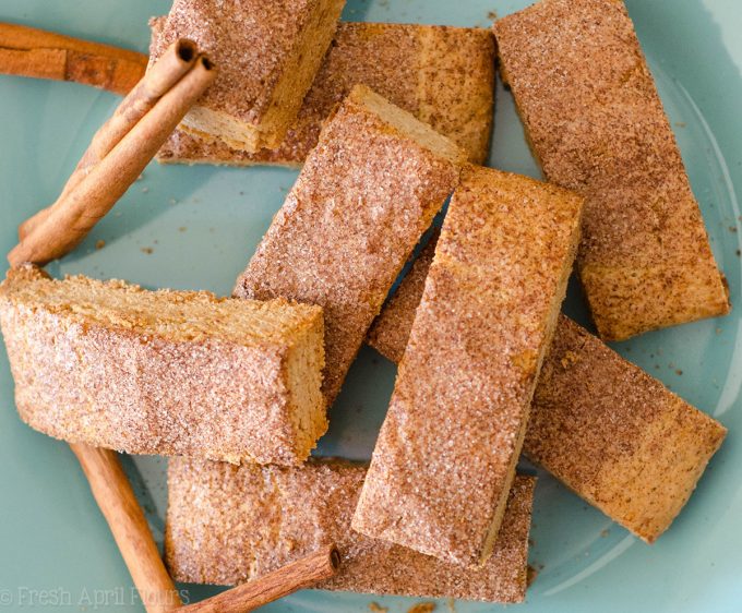 Snickerdoodle Biscotti: bizcochos con especias de canela cubiertos con una capa de azúcar de canela crujiente. ¡Sólo está pidiendo que se sumerja en el café!